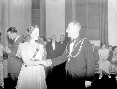 Miss Colne Valley and Councillor Richardson 	