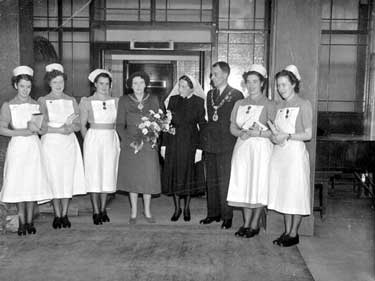 Group of nurses with Mayor and Mayoress 	