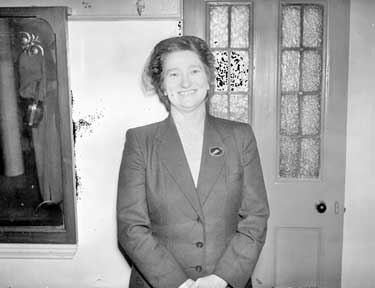 Mrs W. E. Thompson, new President of Womens' Luncheon Club 	
