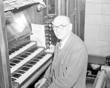 Mr Stephen Washington, Shepley organist 	