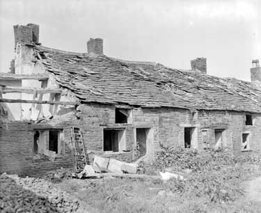 Derelict cottages 	