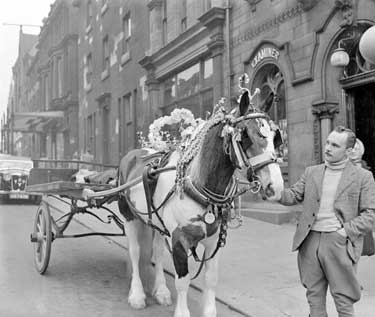 Horse and cart outside Examiner Officer, Ramsden Street, Huddersfield 	