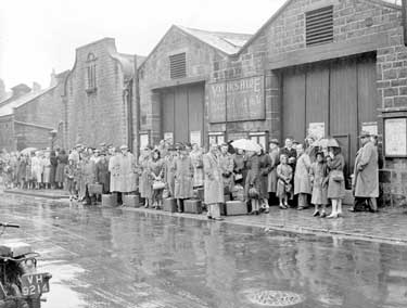 Bus queue in Venn Street, Huddersfield 	
