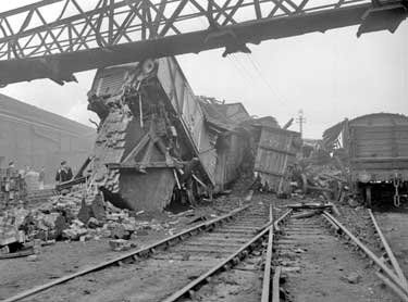 Train crash at Hillhouse, Huddersfield 	
