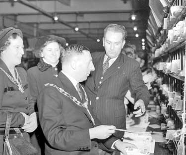 Mayor and Mayoress at Post Office 	