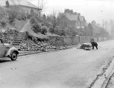 Scene of lorry crash at Holmfirth 	