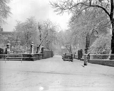 Snow scene, New North Road and Fitzwilliam Street, Huddersfield 	