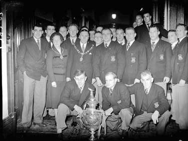 Rugby League team with Challenge Cup 	
