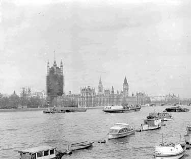 London: Big Ben, The Houses of Parliament and The River Thames 	