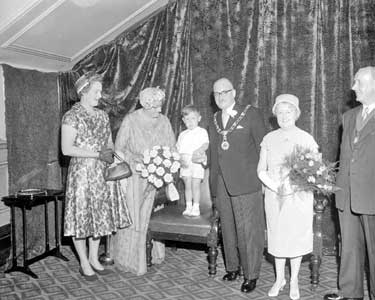 Mayoress at Town Hall 	