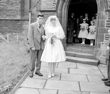 Thomas/Oldroyd wedding at Ravensthorpe 	