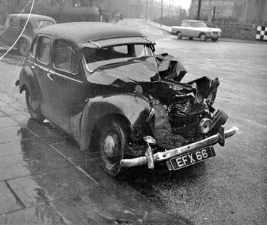 Car crash at Oakes, Huddersfield 	