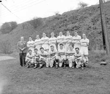 Huddersfield rugby union team picture. 	