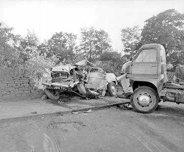 Crash at Three Nuns, Mirfield 	