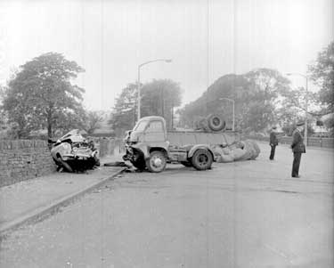 Crash at Three Nuns, Mirfield 	