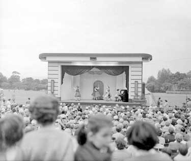Open air theatre in Greenhead Park, Iris White's Dancers. 	