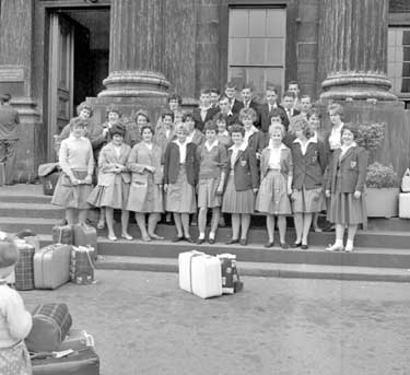 Colne Valley High School leave for Yugoslavia 	