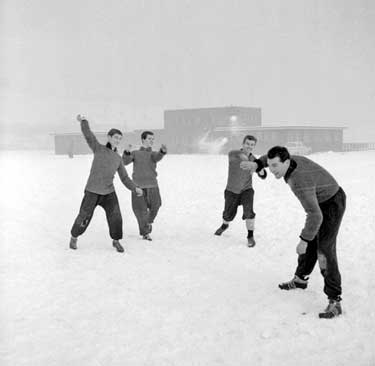 Huddersfield Town Players training in snow 	