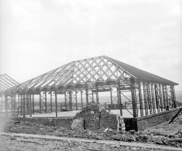 Construction of steel-framed houses in Lepton 	