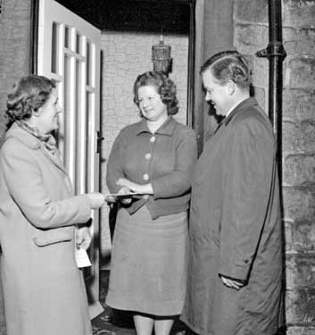 Richard Wainwright canvassing for Mrs Swift, Liberal Party 	