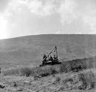 Laying Meltham gas pipe on Moors 	