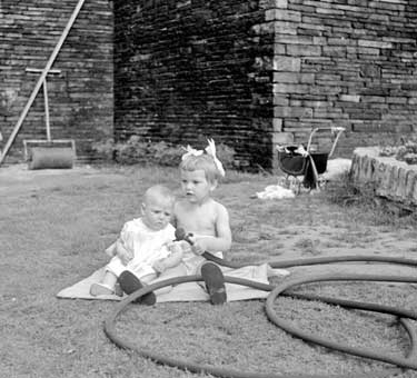 Heatwave Pictures at Kirkheaton - two young children 	