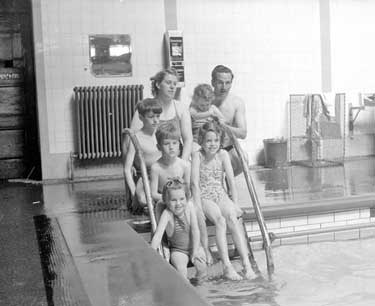 Children at Cambridge Road Swimming Baths 	