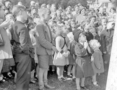 Children watching Punch and Judy, Greenhead Park 	