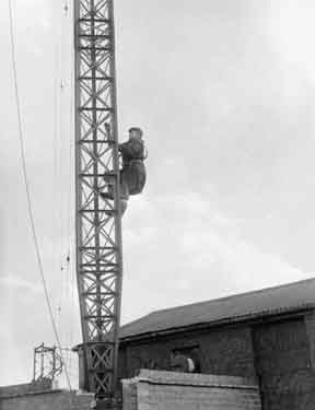Dismantling radio mast at Outlane, Huddersfield 	