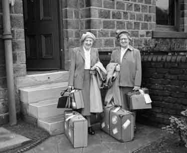 Miss Lumb and Mrs Bywater leaving for America 	