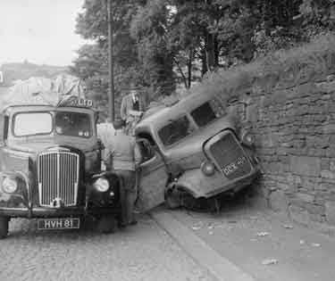 Lorry crash at Honley, Huddersfield 	