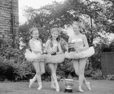 Ballet Dancers, (M Kidd, R Broadbent, S Wilkinson) Edinburgh Dance Festival Winners 	