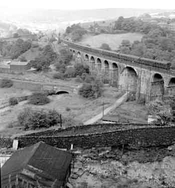 Trans-Pennine Special, train on viaduct 	