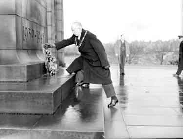 Armistice Day at Greenhead park memorial, Mayor 	