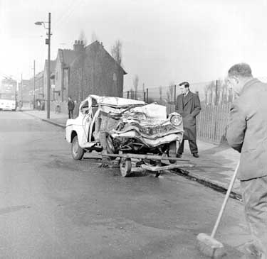 Fatal car crash, Leeds Road 	