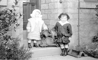 Children outside Kirkheaton Surgery (now Liberal Club), home of Dr Smith