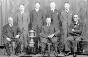 Kirkheaton Liberal WMC Snooker team: back row Maurice Laycock, Crowther Aspinall, Jack Laycock, (unknown); sitting, middle, Alf Kitson