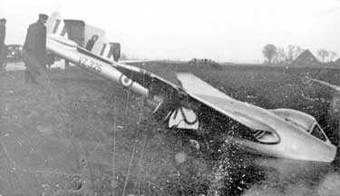 National Service RAF: Vampire Jet forced landing in ditch, Holland