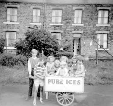 Crossley's Ice Cream Cart with children of Sackville Street, Ravensthorpe