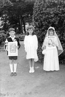 First Communion, Dewsbury Park (Anna Nowoslawski in middle)