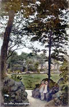 Postcard of Ravensthorpe showing Ravensthorpe Park
