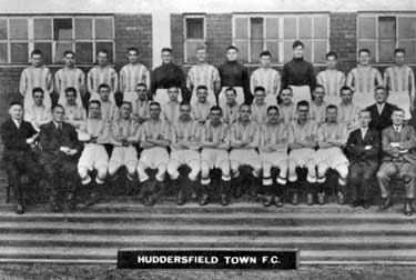 Huddersfield Town F.C. (Cigarette Card)