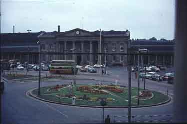 Huddersfield Railway Station, St George's Square