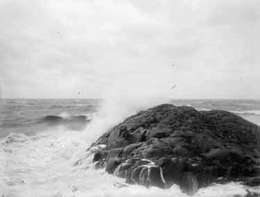 Criccieth, Black Rock, Waves