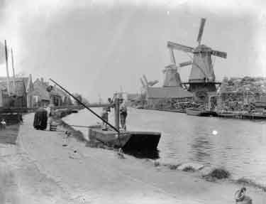 Overschie near Rotterdam, men pumping grain