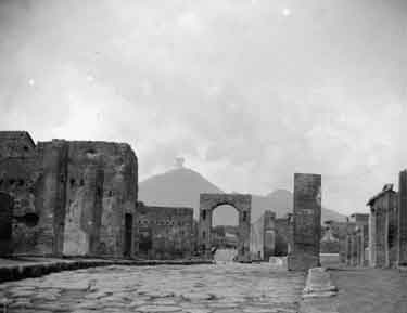 Pompeii, Street of Mercury