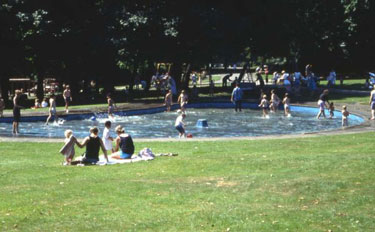 Crow Nest Park - paddling pool.