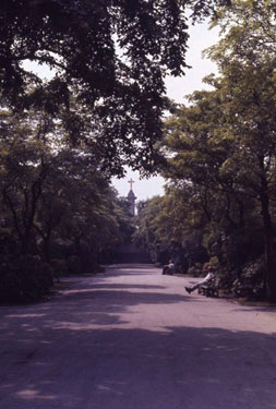 Greenhead Park - Avenue, with the War Memorial in the distance.