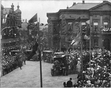 George V and Queen Mary visiting Batley.