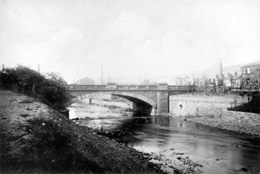 Somerset Bridge, looking east showing the new river wall and bank which had been newly planted. Can also see Kilner Bank.